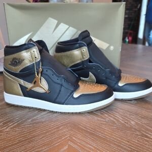Nike Air Jordan 1 High Black/Gold Men's Sneakers NIB 11.5